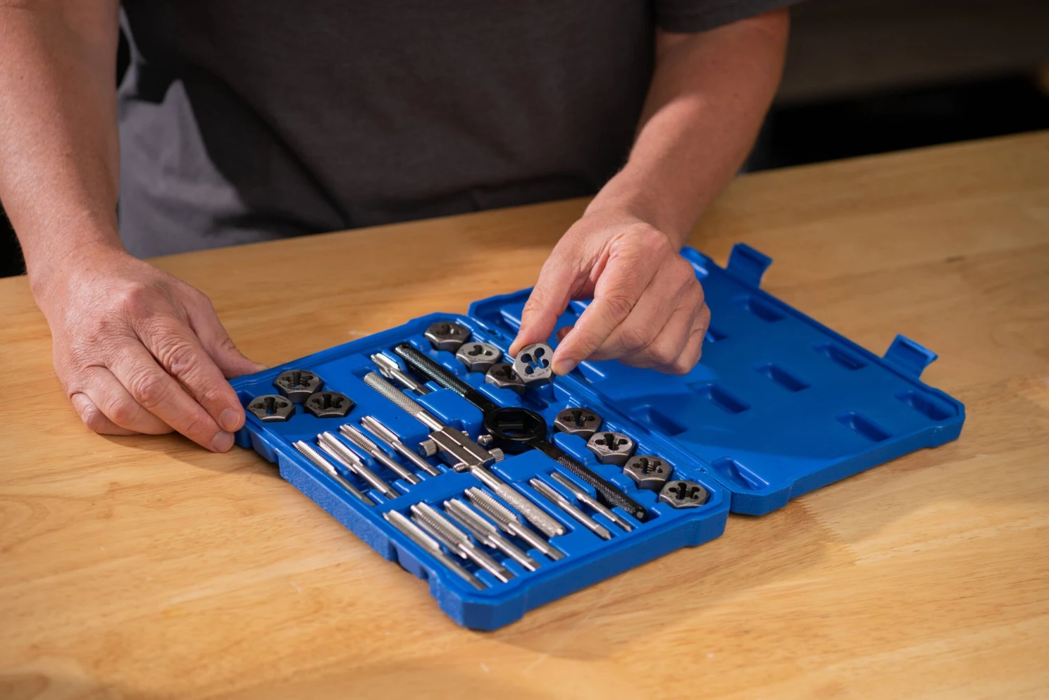 Kobalt 24 -Piece Standard (SAE) Tap And Die Set 4 Kobalt 24 -Piece Standard (SAE) Tap And Die Set -Kobalt Store 49886679 scaled